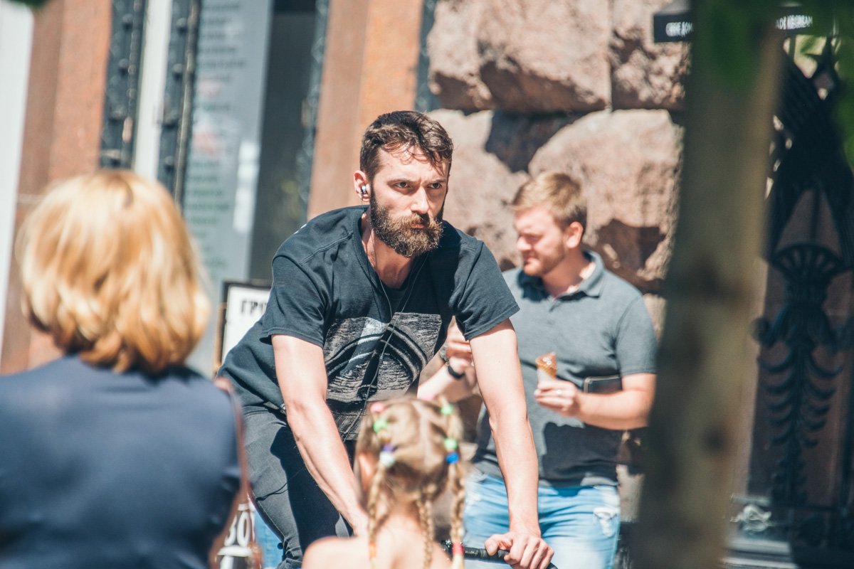 Сильные руки и мужественный взгляд - отличительные черты киевских велосипедистов Сильные руки и мужественный взгляд - отличительные черты киевских велосипедистов