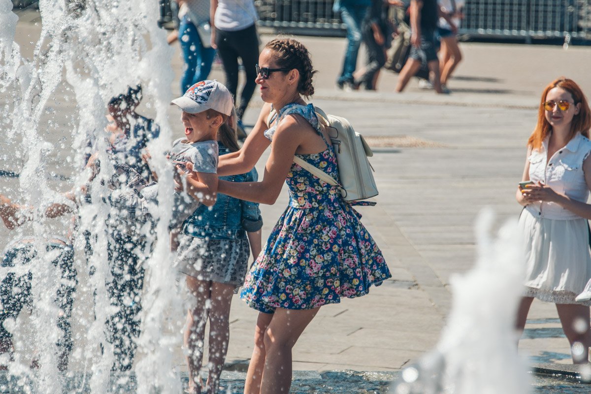 За плохое поведение сходи-ка искупайся в фонтане За плохое поведение сходи-ка искупайся в фонтане