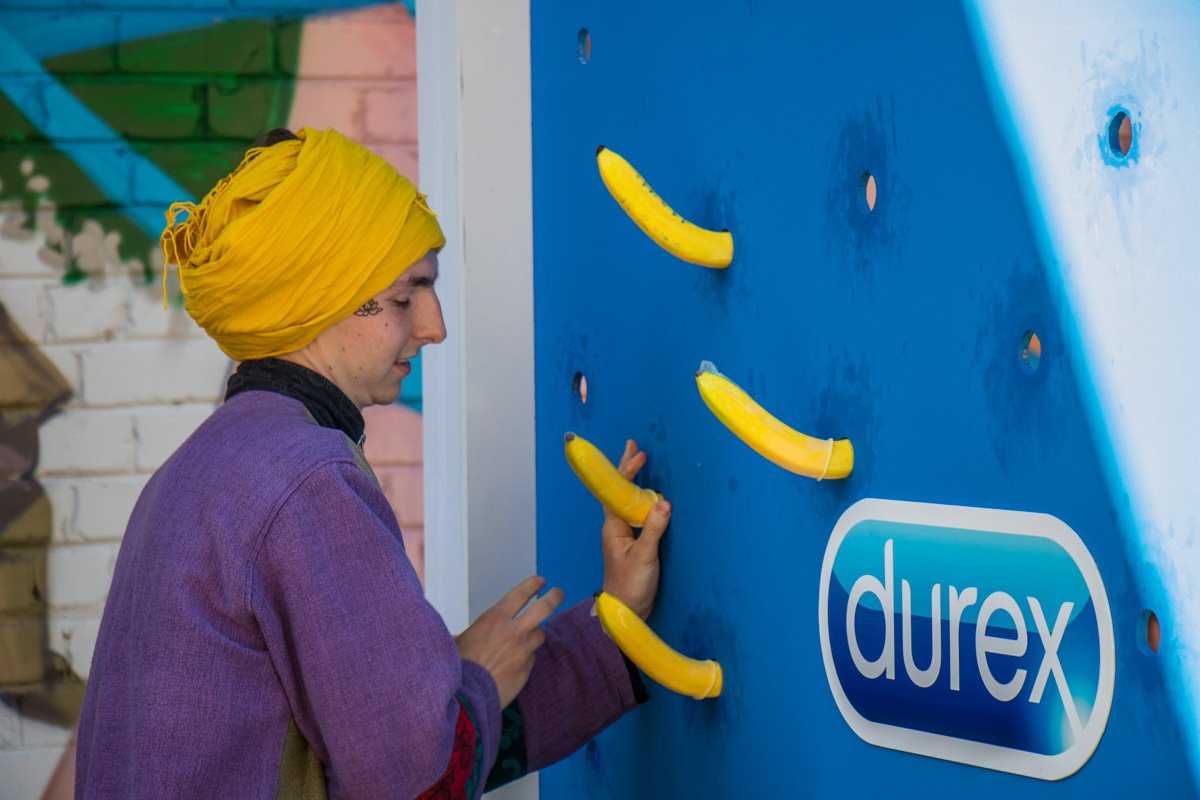 Здесь учились надевать презервативы на бананы. Очень полезный навык! Здесь учились надевать презервативы на бананы. Очень полезный навык!