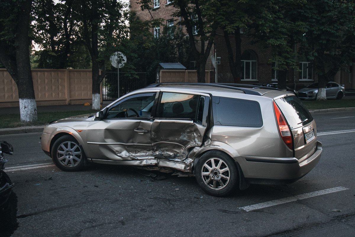 Ford пытался развернуться Ford пытался развернуться