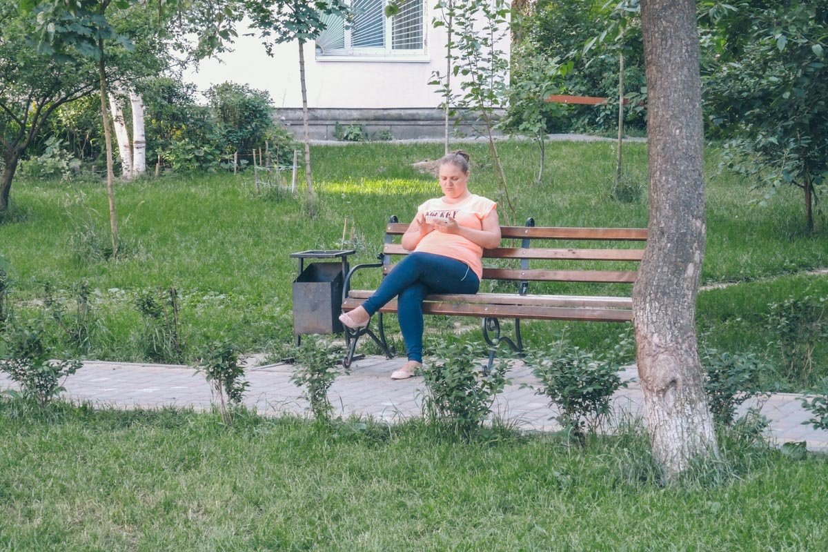 Можно и на скамеечке посидеть