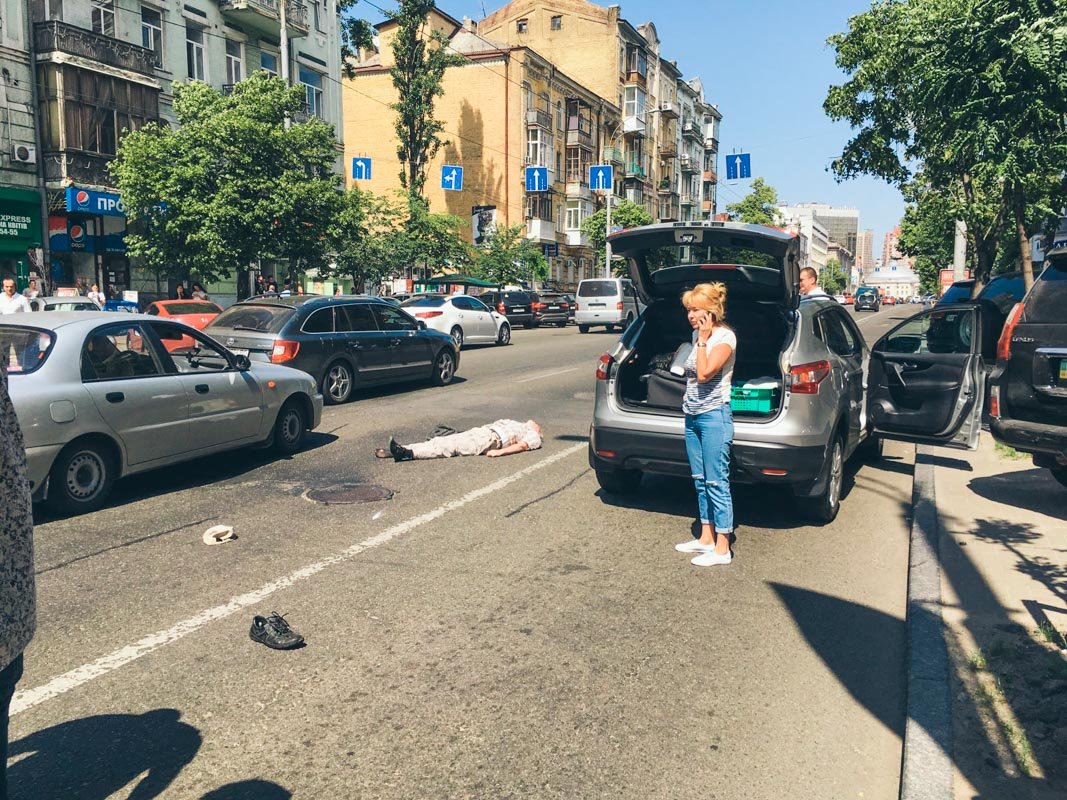 Пострадавшего госпитализировали с травмой ноги и головы Пострадавшего госпитализировали с травмой ноги и головы