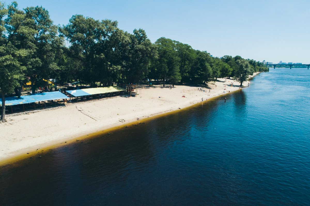 Выход сюда – в обратном от Венецианского направлении