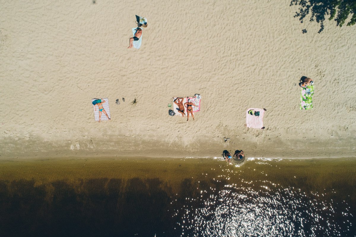 Кроме того, есть существенный недостаток - не самый чистый песок, но, к счастью, здесь хватает урн для мусора