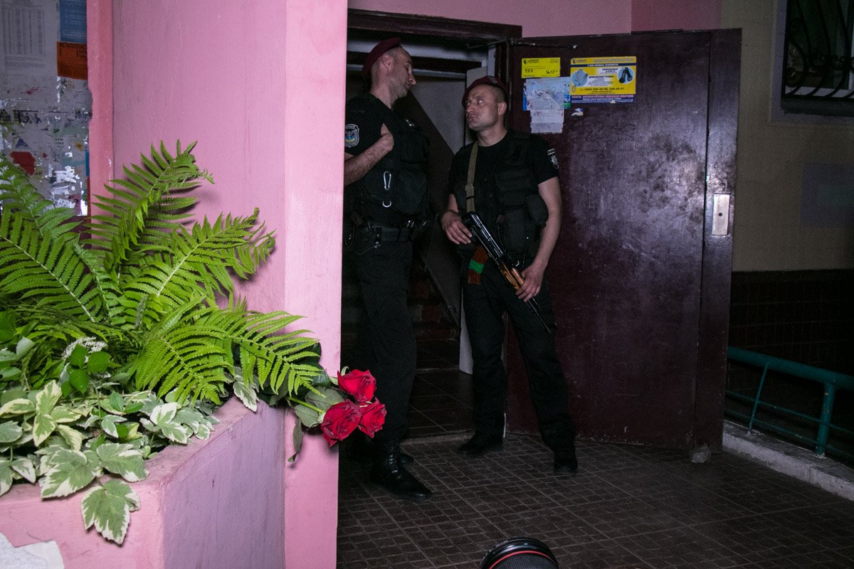 На месте трагедии было много людей