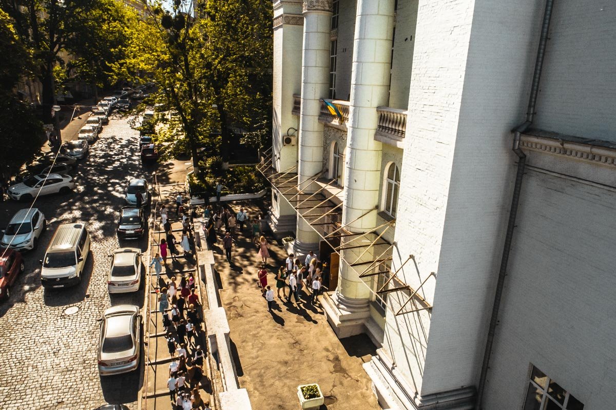 После линейки гимназисты отправились на последний в этом году урок После линейки гимназисты отправились на последний в этом году урок