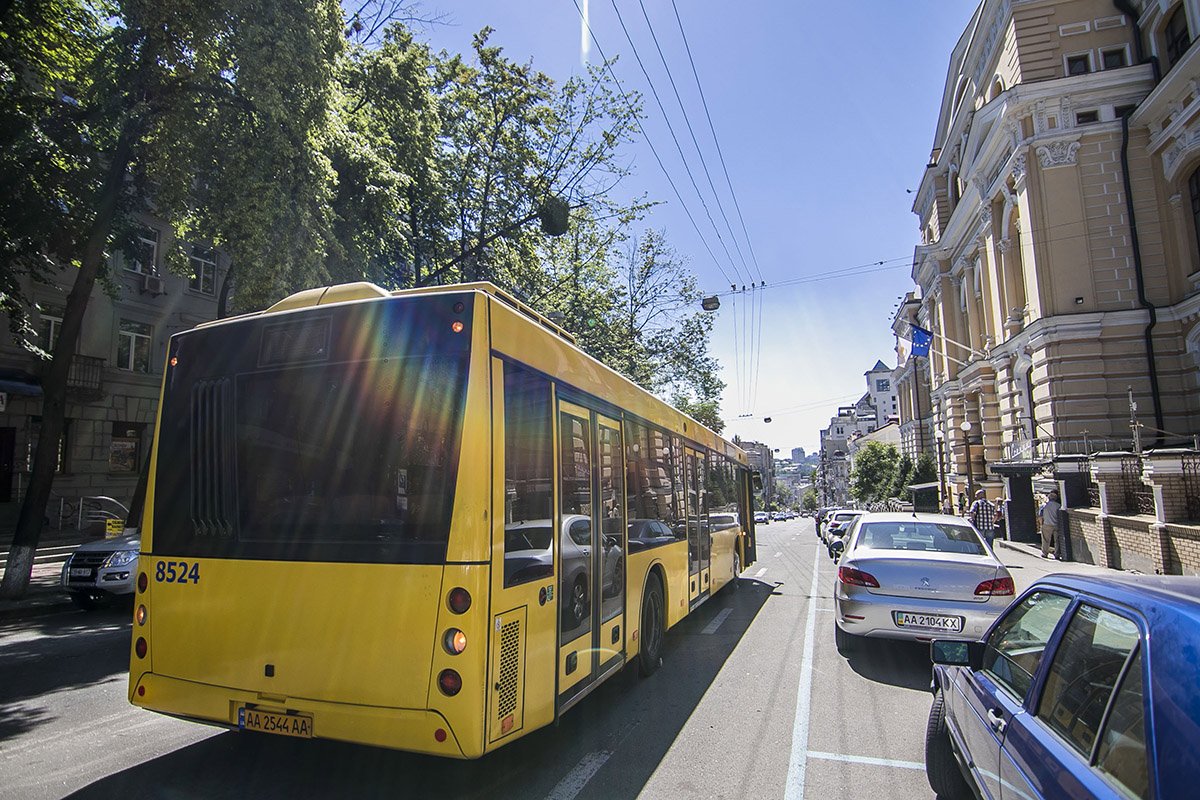 К счастью, никто из пассажиров автобуса не пострадал К счастью, никто из пассажиров автобуса не пострадал