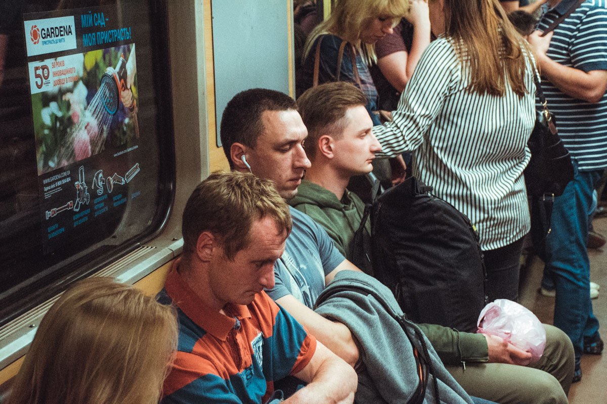 Почти каждый житель Киева хоть раз засыпал в метро и пропускал нужную станцию