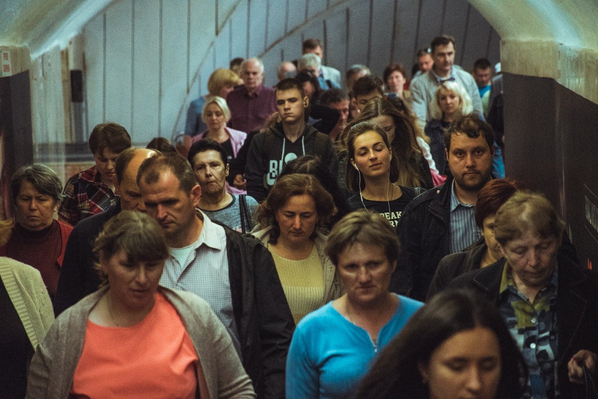 Метро - это большое скопление людей, где у каждого свои цели, пути и история