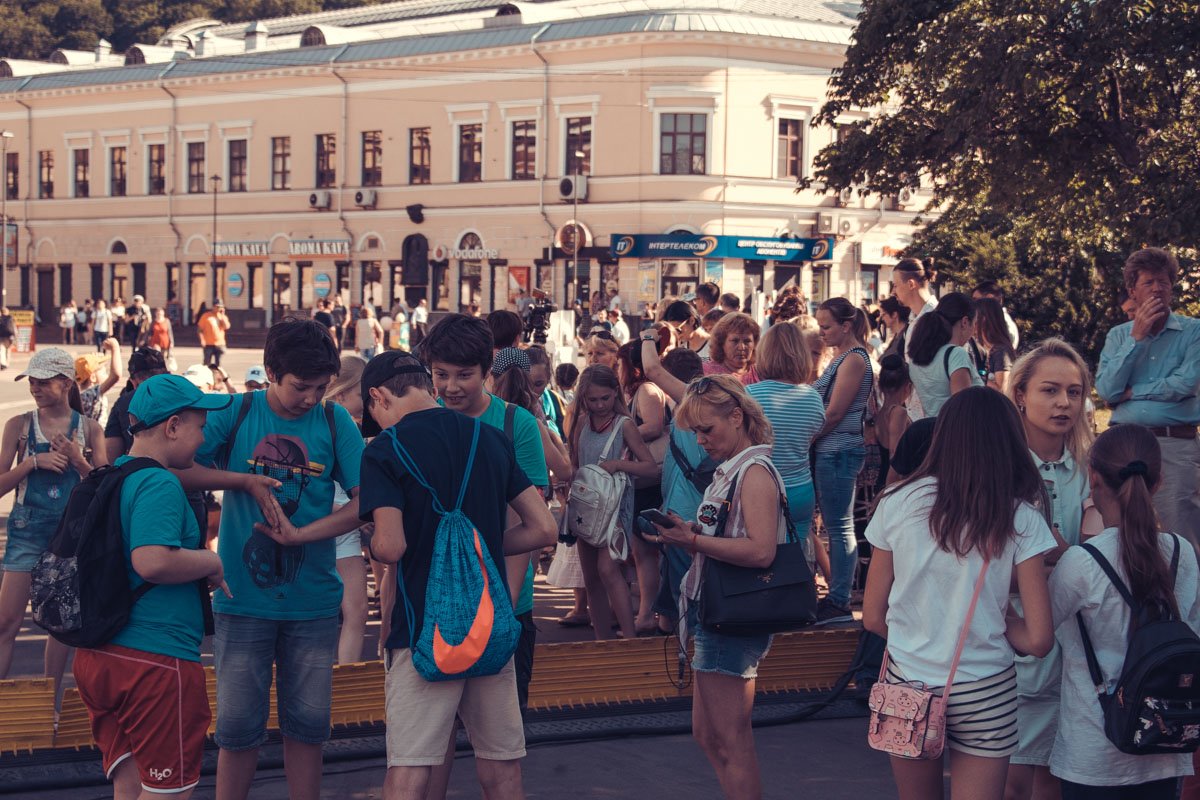 Тысячи детей со всей Украины участвуют в установке рекорда 