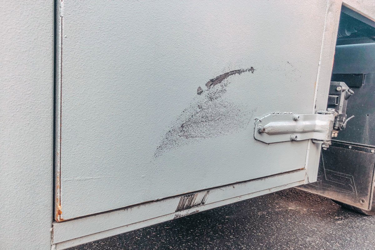 В центре Киева "автозак" столкнулся с Bentley Continental 7