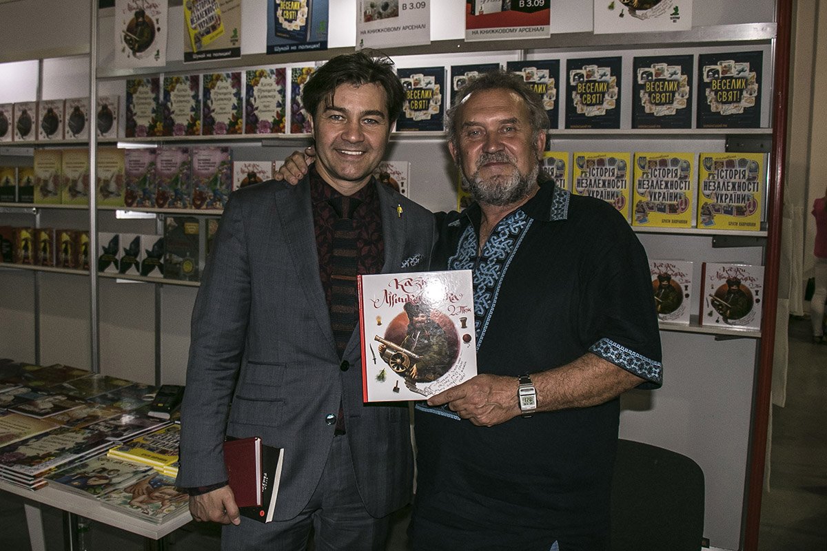 Министр культуры Евгений Нищук тоже пришел пополнить библиотеку Министр культуры Евгений Нищук тоже пришел пополнить библиотеку