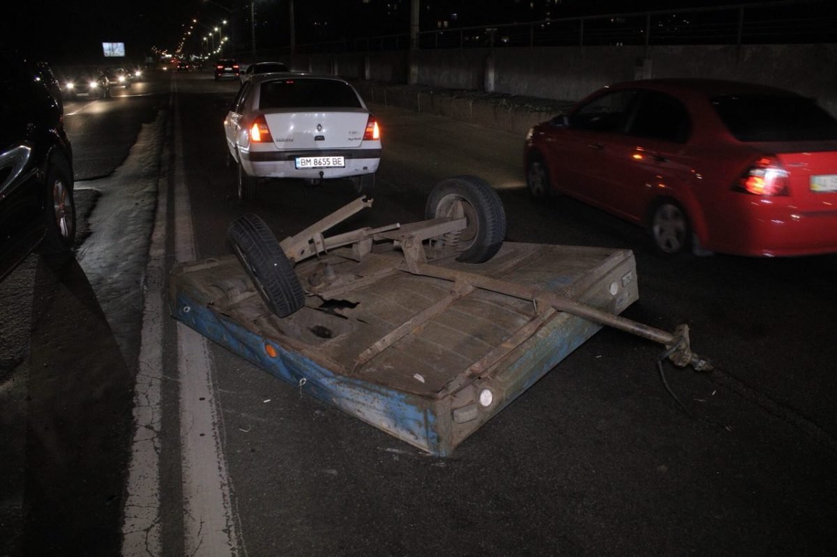 Прицеп, который отцепился от Renault Symbol