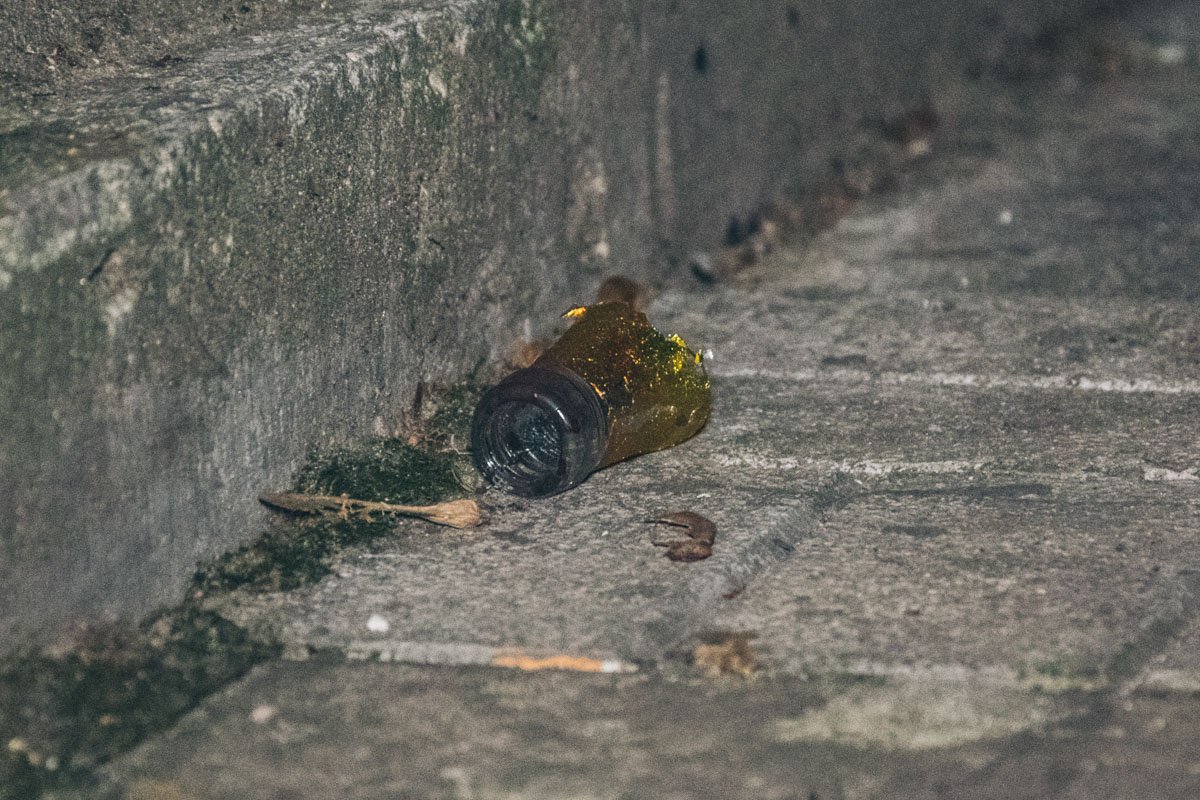 Бутылка которую разбила девушка