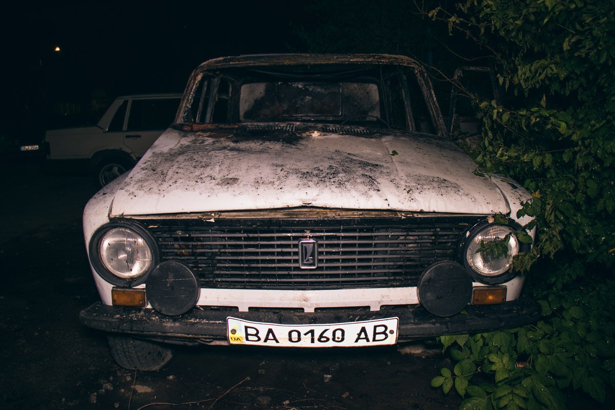 Автомобиль давно стоит во дворе и на нем не ездят