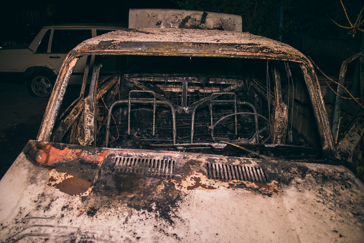 Машина полностью сгорела