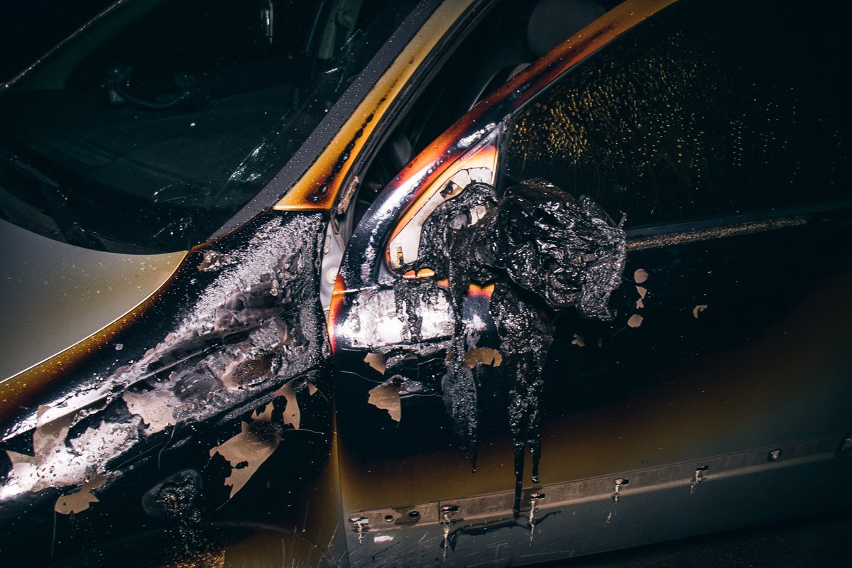 Рядом был припаркован Opel, он также получил повреждения