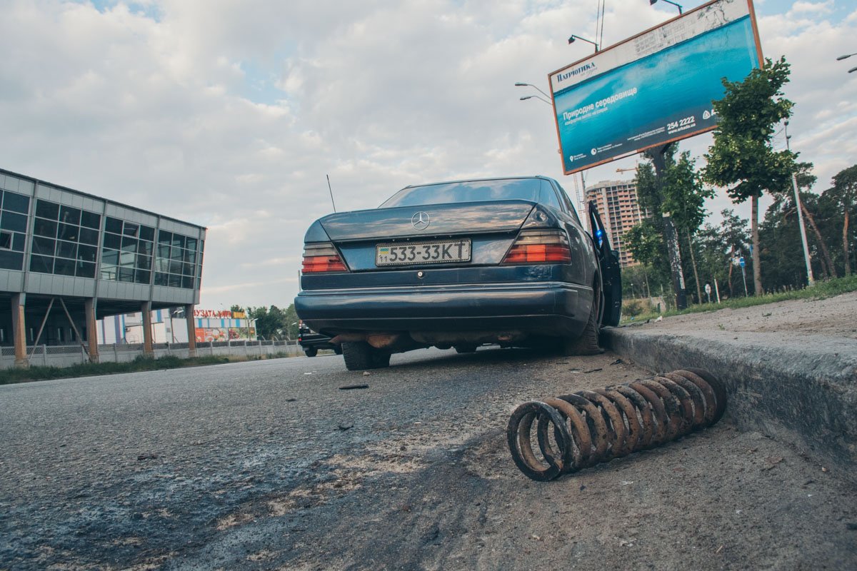 Автомобиль получил серьезные повреждения