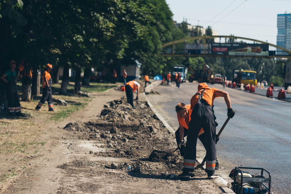 Коммунальщики работают даже в жару
