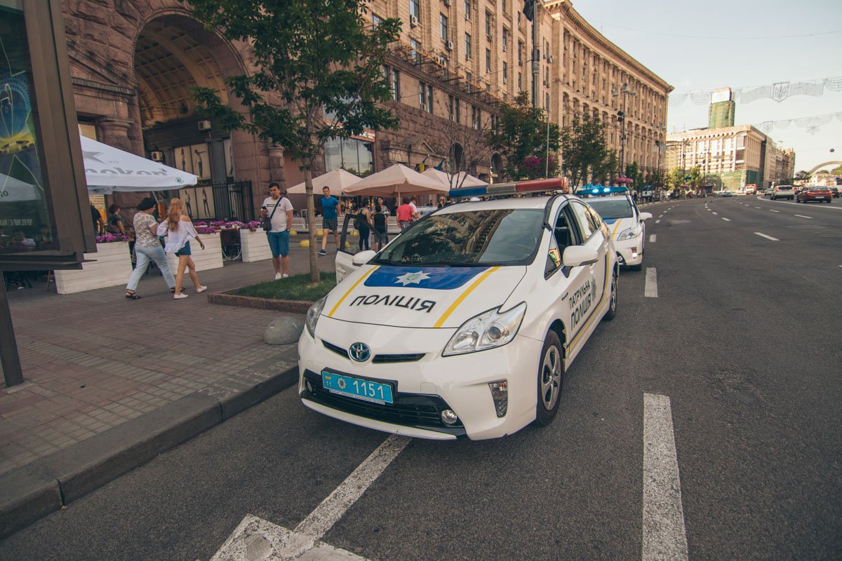 Полиция приехала на вызов других посетителей кафе Полиция приехала на вызов других посетителей кафе