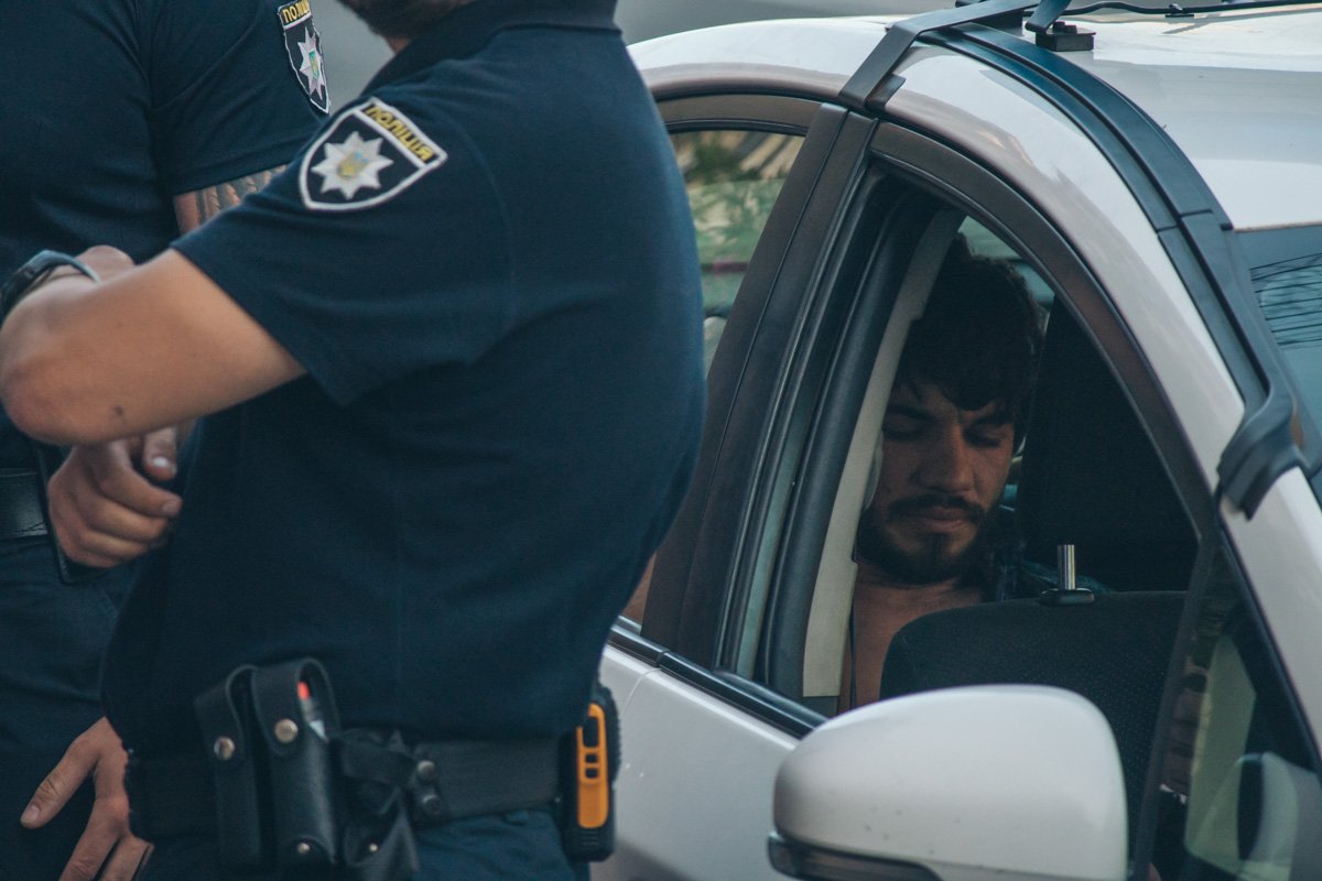 Полицейские с трудом понимали, что говорят виновники инцидента Полицейские с трудом понимали, что говорят виновники инцидента