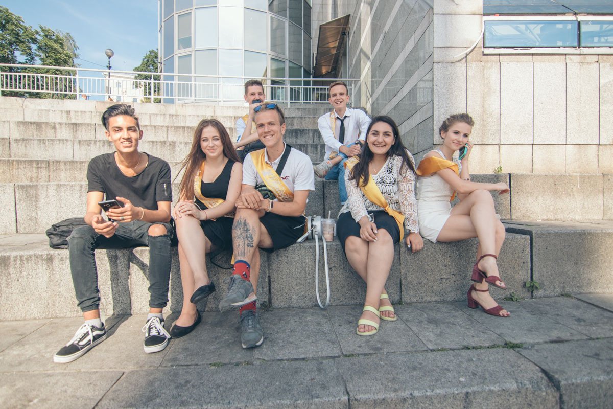 А другие решили быть в этот день в полном составе