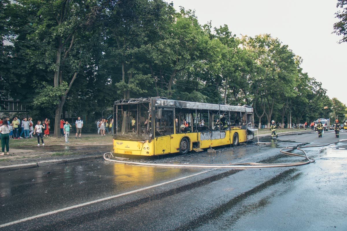  Пожар остановил движение трамваев