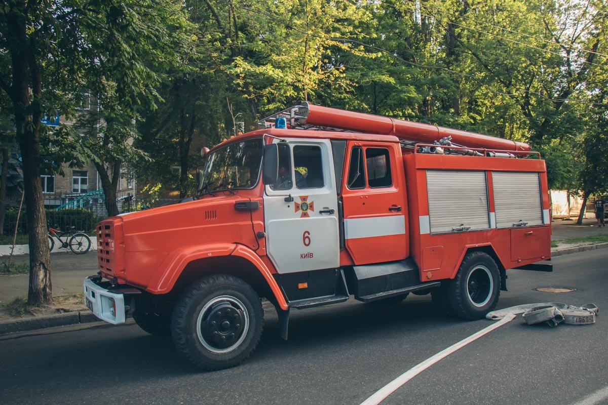 На месте работали расчеты ГСЧС