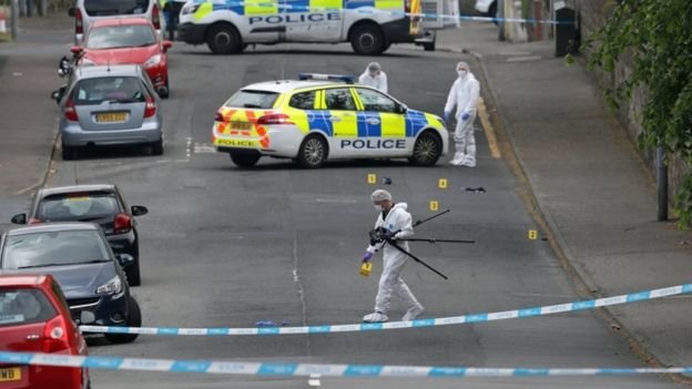 В Шотландии вооруженный ножом мужчина напал на полицейских В Шотландии вооруженный ножом мужчина напал на полицейских