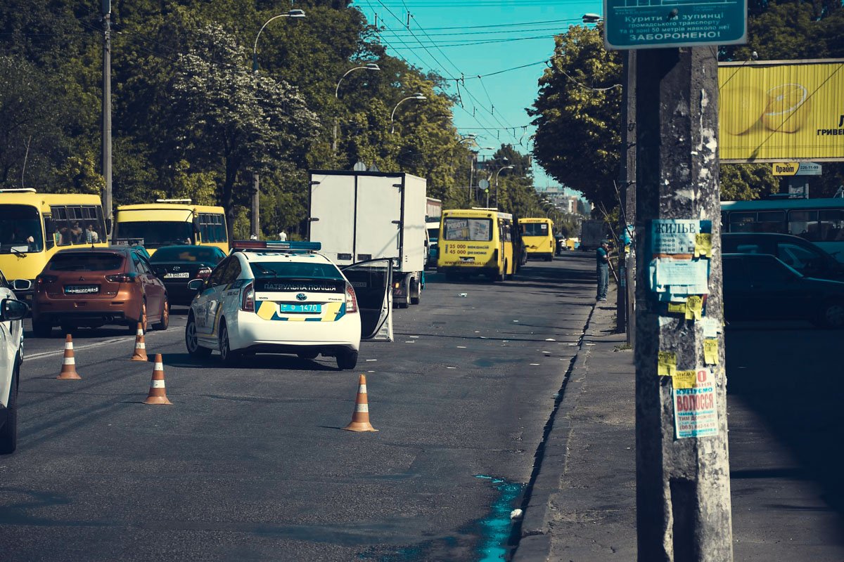 На месте работают сотрудники патрульной полиции