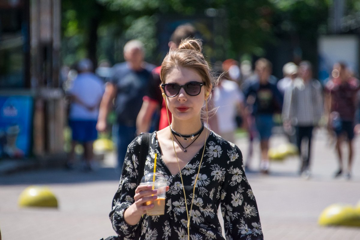 Коктельчик и любимая музычка, что еще нужно для счастья?