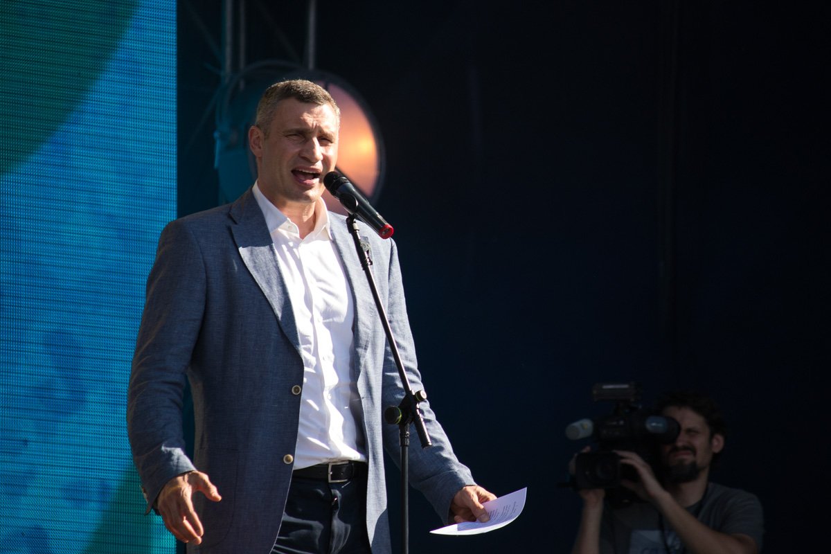 Виталий Кличко призывал всех желающих танцевать вместе с рекордсменами 