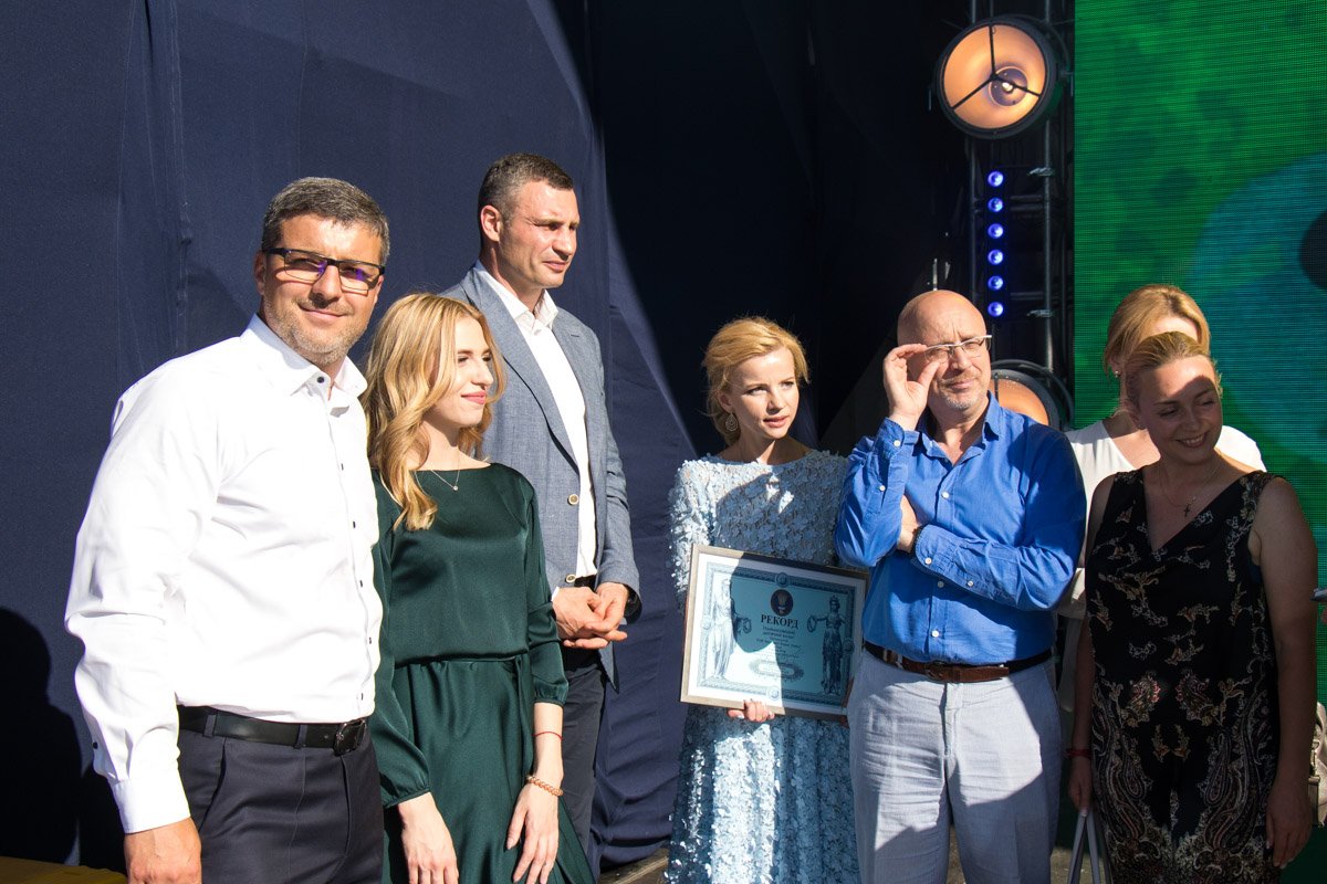 Старания себя оправдали: получилось синхронно, ярко и супер-масштабно