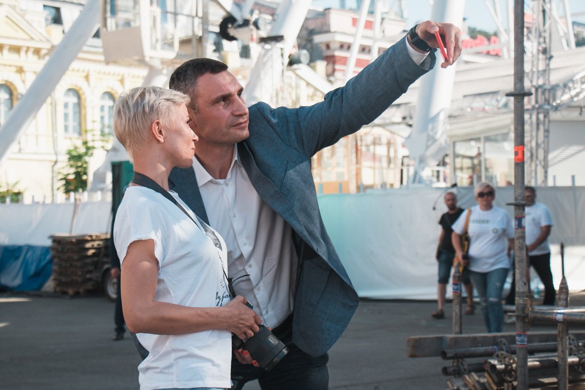 Виталий Кличко охотно фотографируется с жителями и гостями столицы