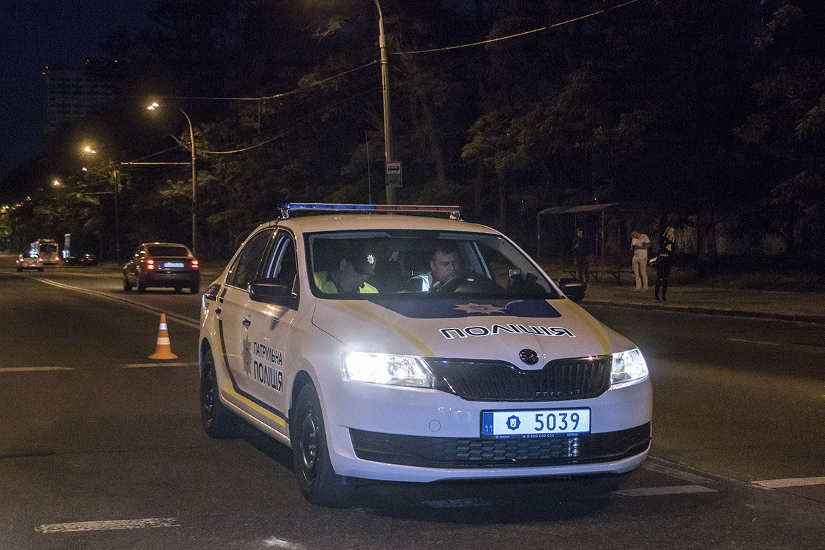 Причины ДТП выясняют патрульные