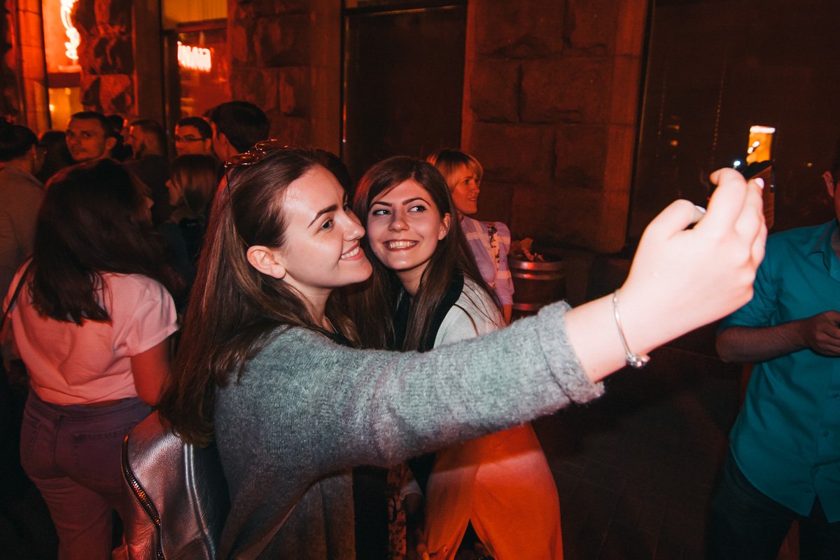 Время летит незаметно, когда под рукой есть мобильный телефон 