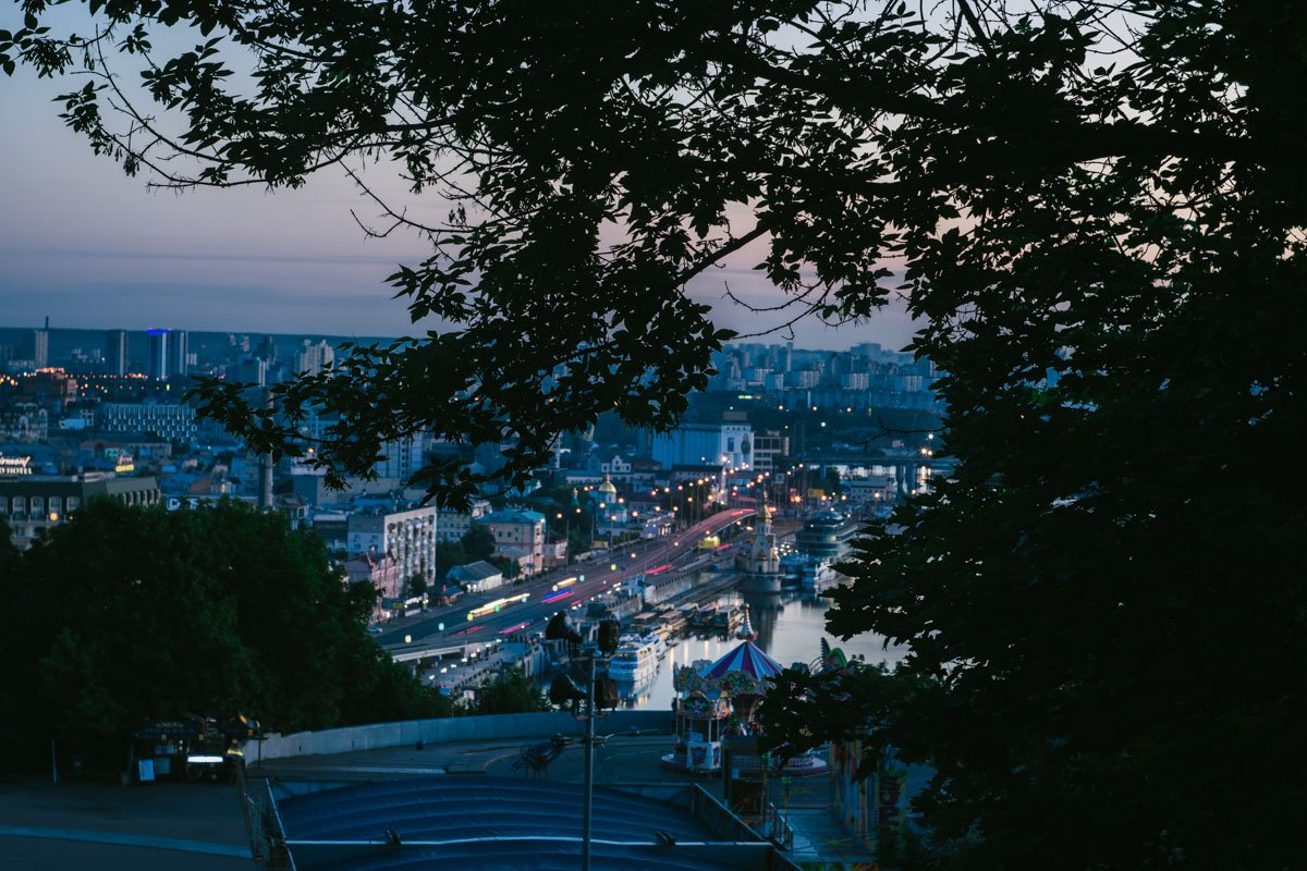 Город просыпается неспешно 