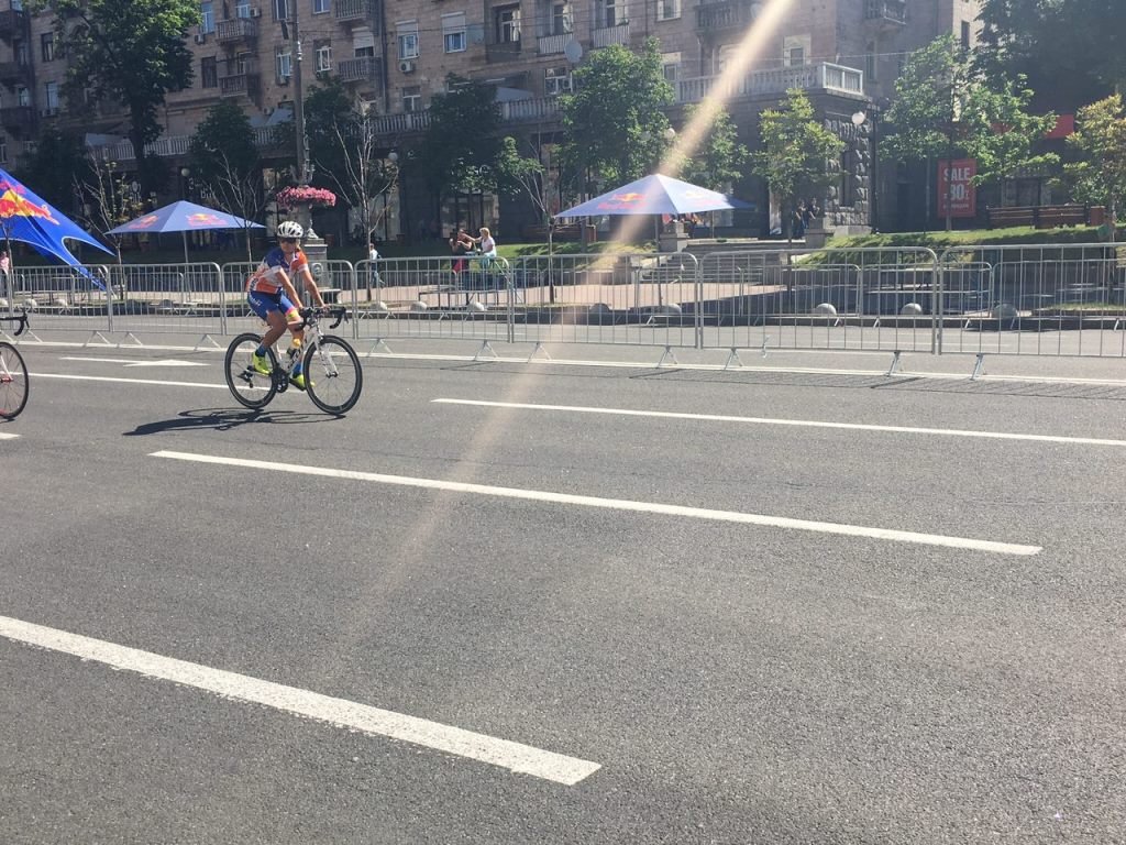 Участницы едут по заранее намеченному маршруту, финишной точкой станет Майдан Независимости Участницы едут по заранее намеченному маршруту, финишной точкой станет Майдан Независимости