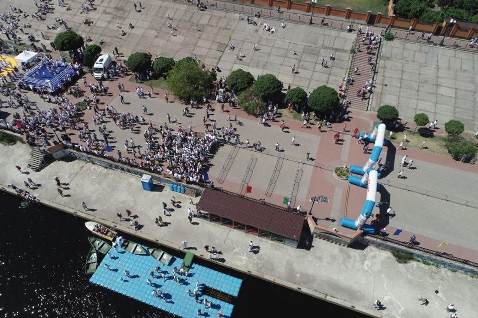 В 11:55 начался забег на набережной