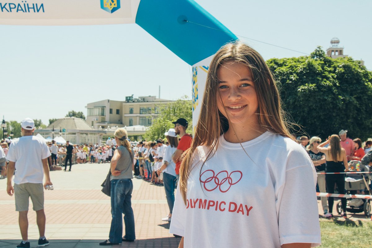 На набережной собралось очень много любителей здорового образа жизни