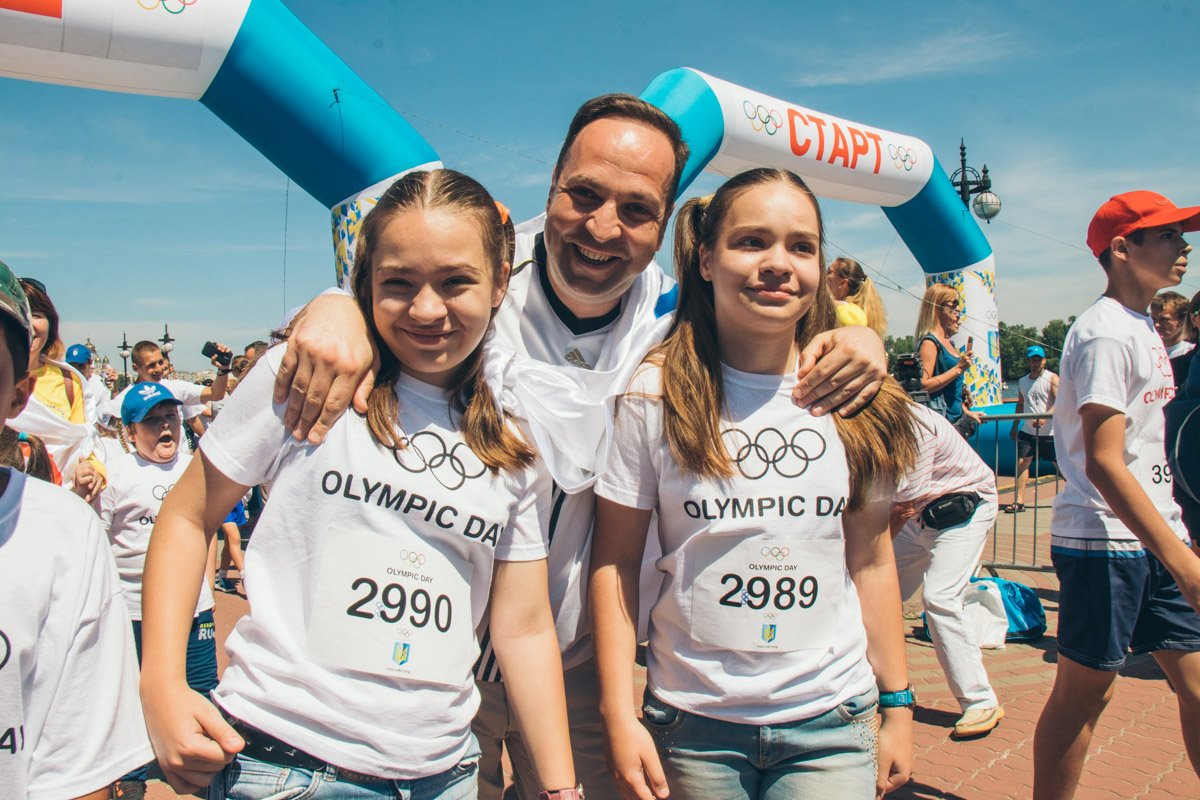 Пришли семьи с детьми