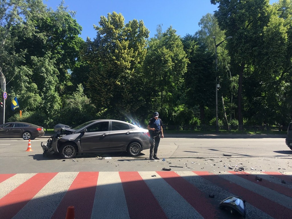 Дорогу не поделили два авто: Kia и Hyundai