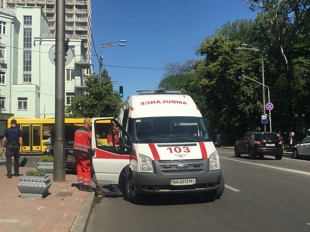 На месте работала скорая помощь