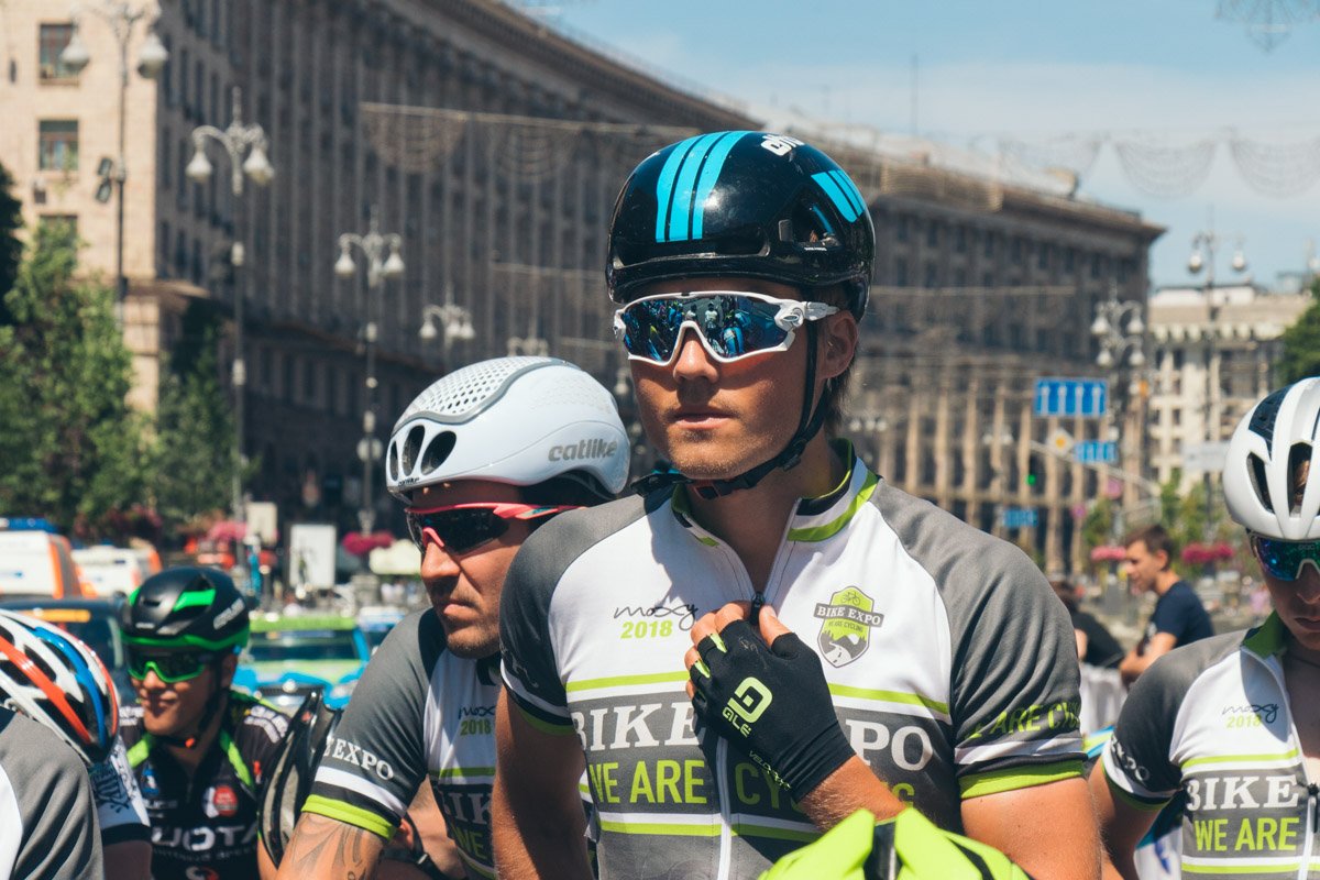 Первыми "в бой" выехали участники женского забега. Сразу после них за первенство начали сражаться мужчины