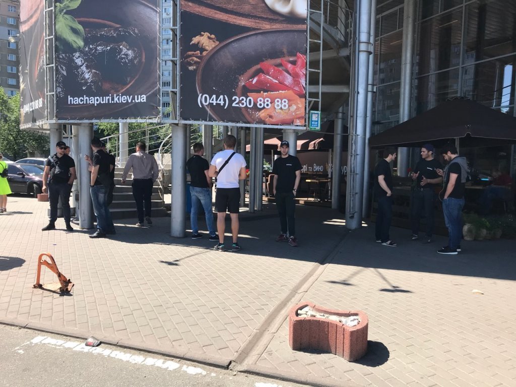 Молодые люди напрочь отказывались общаться с Информатором