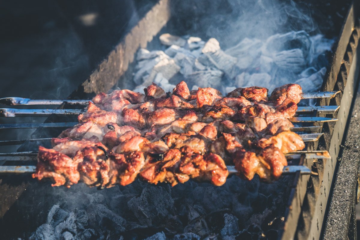 Также на празднике мнооооого шашлыка Также на празднике мнооооого шашлыка