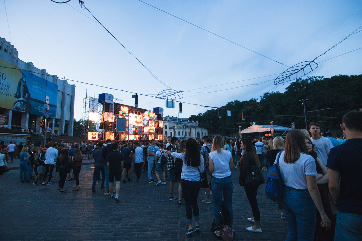 Фестиваль электронной музыки стартовал еще в 13:00 и продлился до позднего вечера 