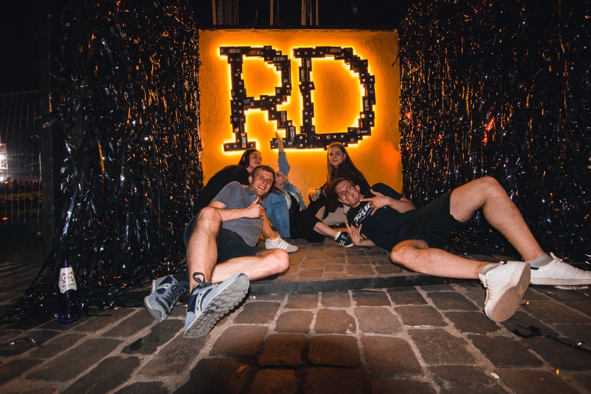 Парни тоже не отстают 