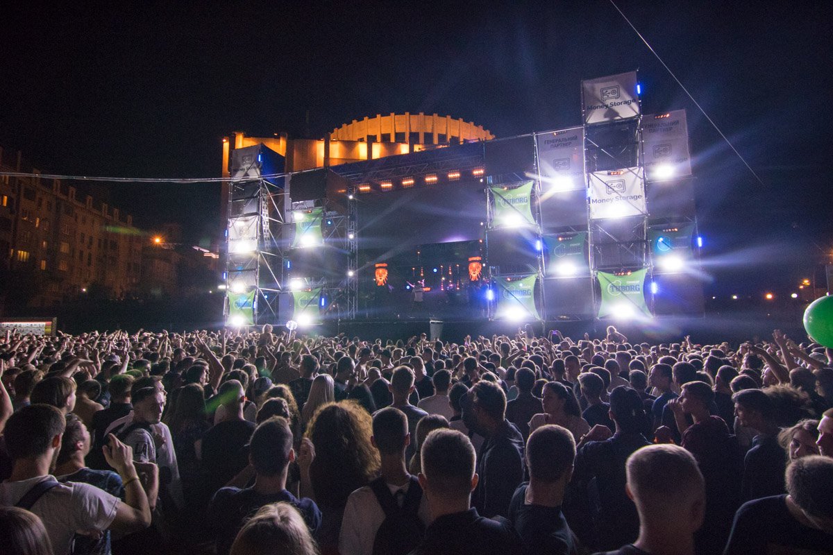 На сцене выступили самые крутые диджеи из Украины и Европы 