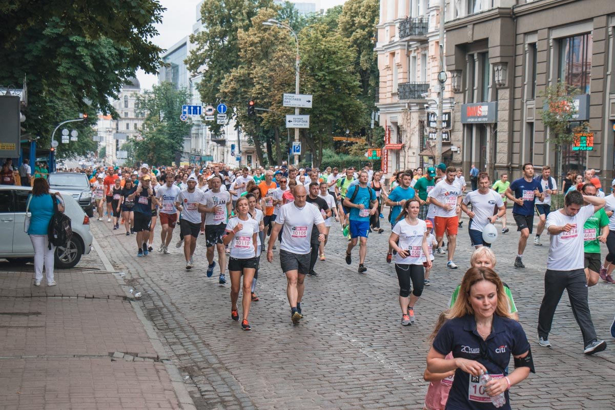 Люди всех возрастов, с разными интересами, разными взглядами и разной жизнью сегодня вместе бежали по улицам столицы 